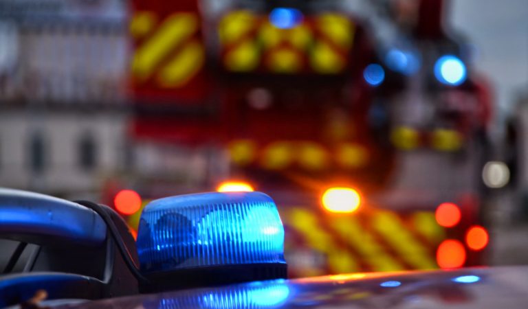 Mayenne – Un enfant de cinq ans meurt écrasé par la voiture de sa mère en rentrant à la maison
