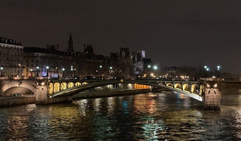 Paris – Un homme agressé puis précipité dans la Seine pour un téléphone