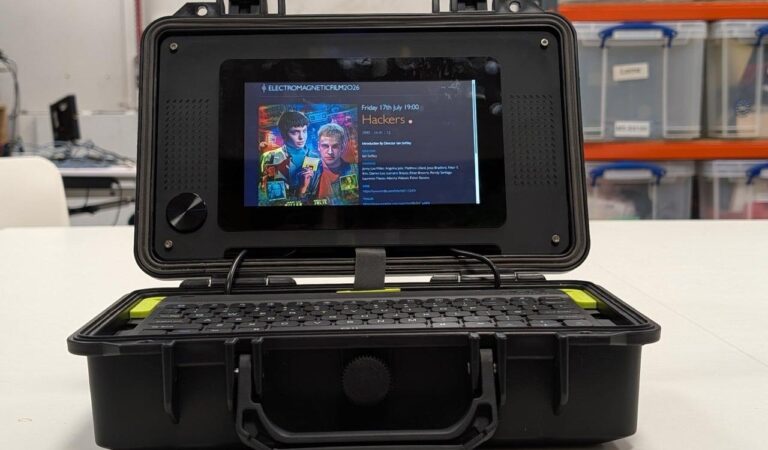 Raspberry Pi publie un guide officiel pour fabriquer son propre cyberdeck