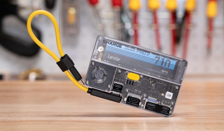 Sharge dévoile le Disk Pro 2 Ultra, un SSD portable qui fait aussi station d&rsquo;accueil USB-C