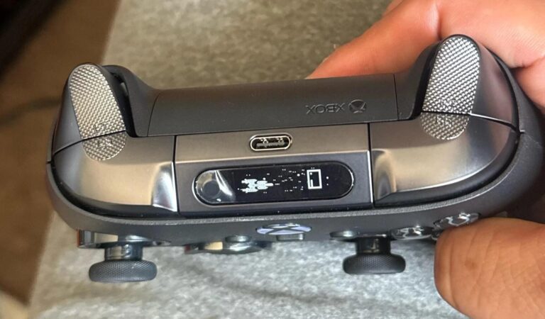 Xbox Elite Series 3 : une manette prototype équipée d’un mystérieux écran intégré fuite en images
