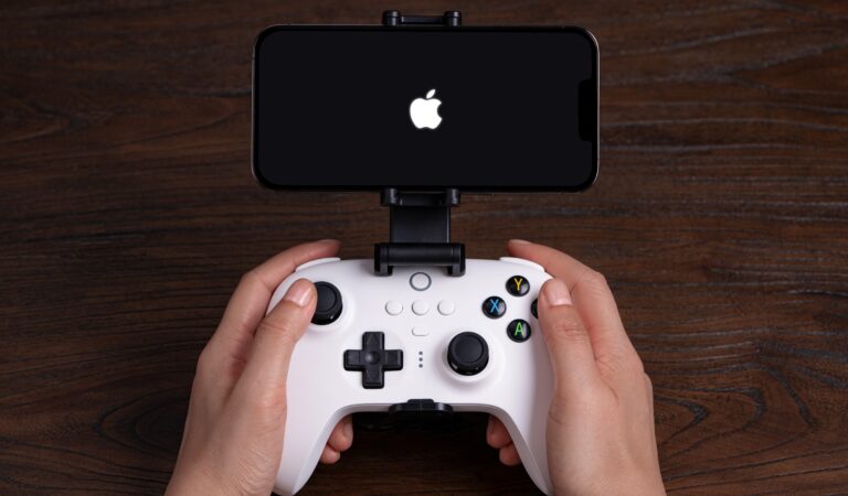 Apple pourrait se lancer dans les accessoires gaming avec deux nouvelles manettes